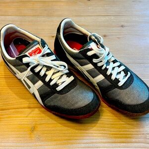 Onitsuka Tiger Ultimate 81 ASICS. Size 9